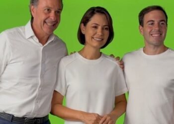 Michelle Bolsonaro grava guia eleitoral com Gilson Machado Neto e Filho