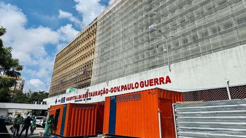 Reforma do Hospital da Restauração identifica origem de mau cheiro após descoberta de esgoto sob cozinha