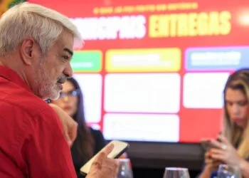 Humberto Costa reúne ações e investimentos destinados aos 184 municípios de PE