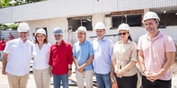 Em palanques opostos, Eduardo da Fonte e Humberto Costa visitam obras de hospital em Ipojuca