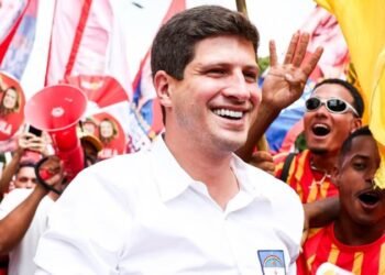 João Campos diz ser alvo de estrutura de ataques e atribui ofensivas à extrema-direita