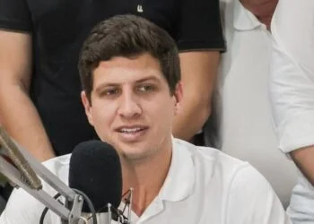 João Campos aposta em propaganda na TV para virada nas pesquisas