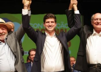 “Quem vai conduzir a sucessão é Lula”, diz João Campos após aceno do presidente