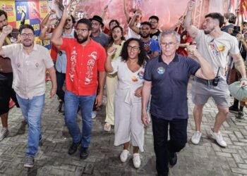 Jones Manoel recebe apoio de lideranças da esquerda para disputa à Câmara