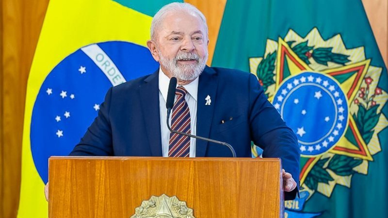 Lula abre seis pontos sobre Flávio Bolsonaro no 1º turno e lidera por 47% a 43% no 2º turno