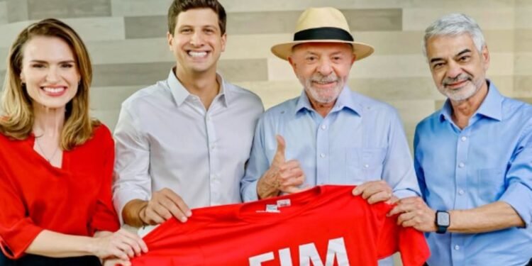 Frente Popular grava conteúdos de campanha com Lula; João Campos fala sobre vinda do petista a PE