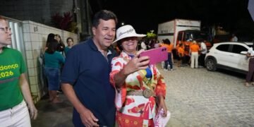 Mendonça Filho participa de caminhada com Raquel Lyra e declara voto na governadora