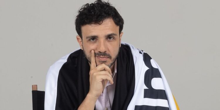 Renan Santos defende fim da Justiça do Trabalho e critica escala 6×1