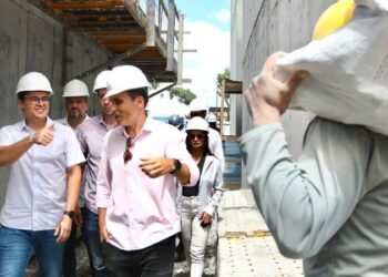 Victor Marques vistoria obras de habitacional Caiara 2 de R$ 36,4 milhões no Cordeiro