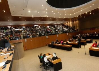 Justiça Eleitoral multa quatro deputados por propaganda antecipada contra Raquel Lyra