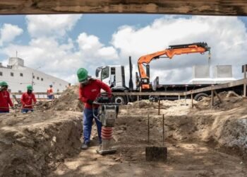 Raquel Lyra vistoria R$ 114 mi em obras de educação e segurança no Agreste