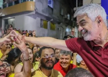 Humberto Costa recebe apoio de prefeito e participa de ato com João Campos no Agreste