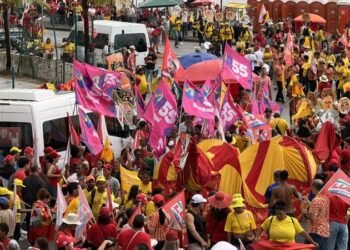 Militância de João Campos vaia apoiadores de Raquel Lyra em ato com Lula no Recife