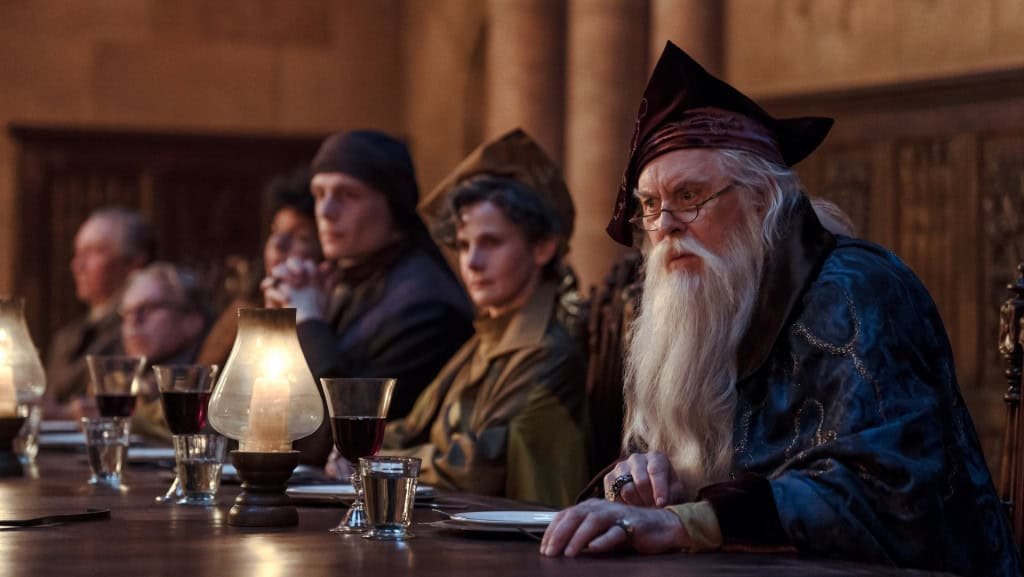 John Lithgow como Alvo Dumbledore em cena de Harry Potter e a Pedra Filosofal