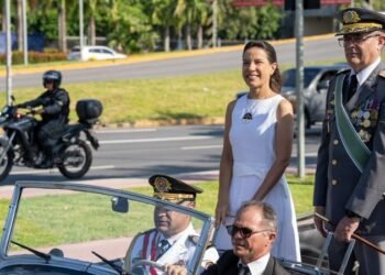 Raquel Lyra destaca democracia durante participação em desfile de 7 de Setembro