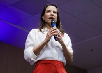 Raquel Lyra cita ações para mulheres ao responder sobre fala de laqueadura