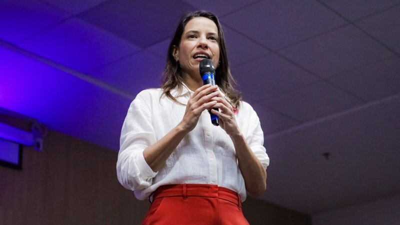 Raquel Lyra cita ações para mulheres ao responder sobre fala de laqueadura