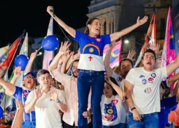 Raquel Lyra inicia último mês de campanha com caminhada em Caruaru