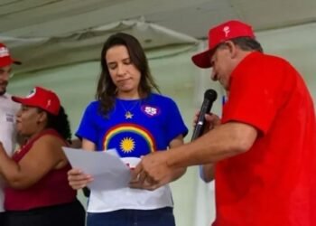 Raquel Lyra vai ao MST, recebe carta de propostas e evita divulgar encontro nas redes sociais