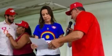 Raquel Lyra vai ao MST, recebe carta de propostas e evita divulgar encontro nas redes sociais
