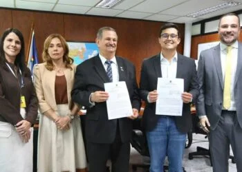 Recife e TRE-PE firmam parceria para transportar eleitores com deficiência nas eleições