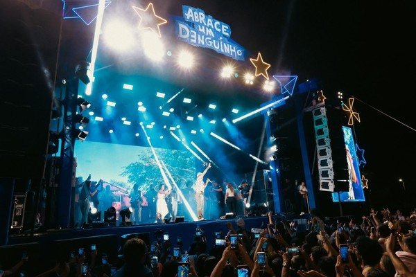 Justiça mandou liberar entrada com adesivos eleitorais em show após denúncia em Petrolina