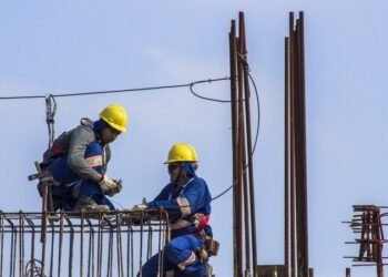 redução da jornada leva construção a cobrar revisão dos custos de obras públicas