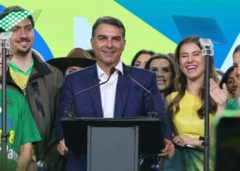 MDB anunciará apoio majoritário a Flávio Bolsonaro nesta terça-feira (13)