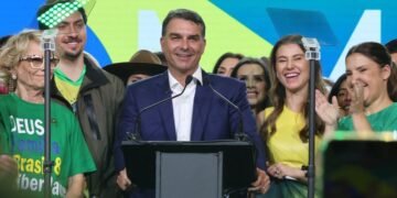 MDB anunciará apoio majoritário a Flávio Bolsonaro nesta terça-feira (13)
