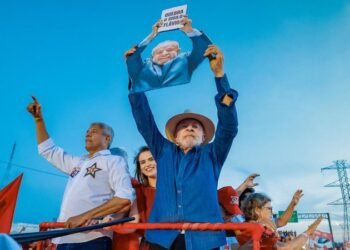Lula sinaliza que só vai ao próximo debate se Flávio autorizar quebra de sigilo
