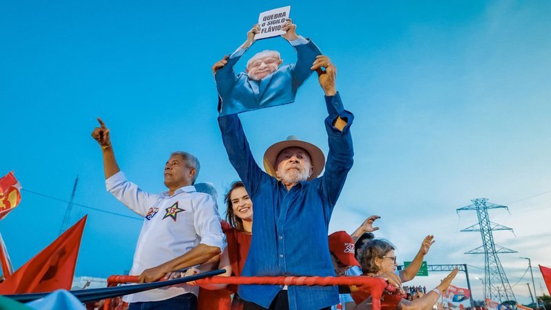 Lula sinaliza que só vai ao próximo debate se Flávio autorizar quebra de sigilo
