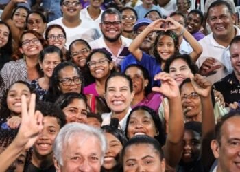 No Recife, Raquel Lyra entrega 41 moradias reformadas e fiscaliza R$ 16 milhões em obras de contenção de encosta