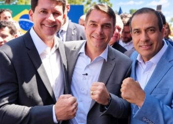 Grupo Coelho anuncia apoio a Flávio Bolsonaro e amplia palanque da direita em Pernambuco