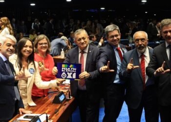 Às vésperas do segundo turno presidencial, Senado Federal aprova fim da escala 6×1