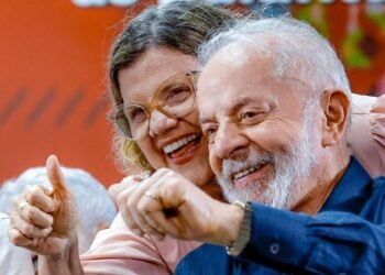 Teresa Leitão assinará pedidos de CPMI para investigação de Lulinha e Flávio Bolsonaro