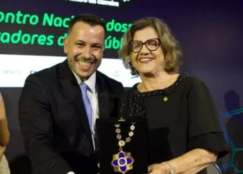 Teresa Leitão é 1ª pessoa viva a receber Colar Pedro Jorge da ANPR por lei que homenageia procurador assassinado