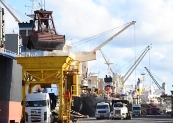 Porto do Recife prevê expansão em 2027 com dragagem de R$ 93 milhões e novo terminal de grãos