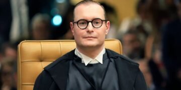 Ministro do STF, Cristiano Zanin ordena prorrogação da votação até às 19h